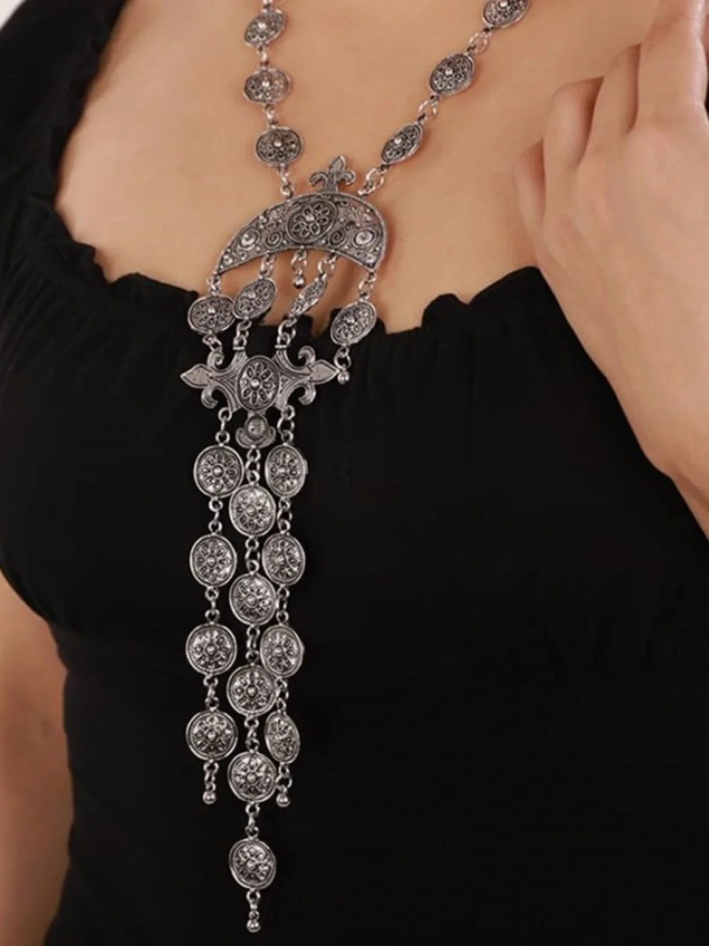 2016 boho necklace.Silver-Tone Ornate Pendant Statement Necklace - Women Jewelry